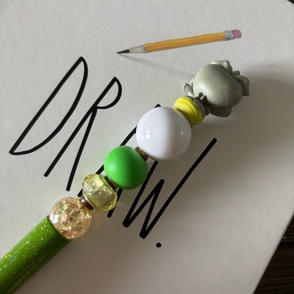 Disney Doorables: The Princess & the Frog: Ray handmade beaded pen - Picture 3 of 3